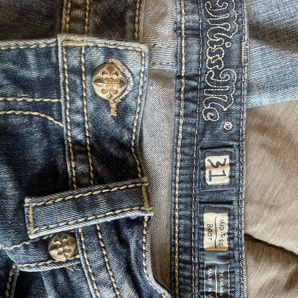 Miss me size 31 mid rise boot cut.